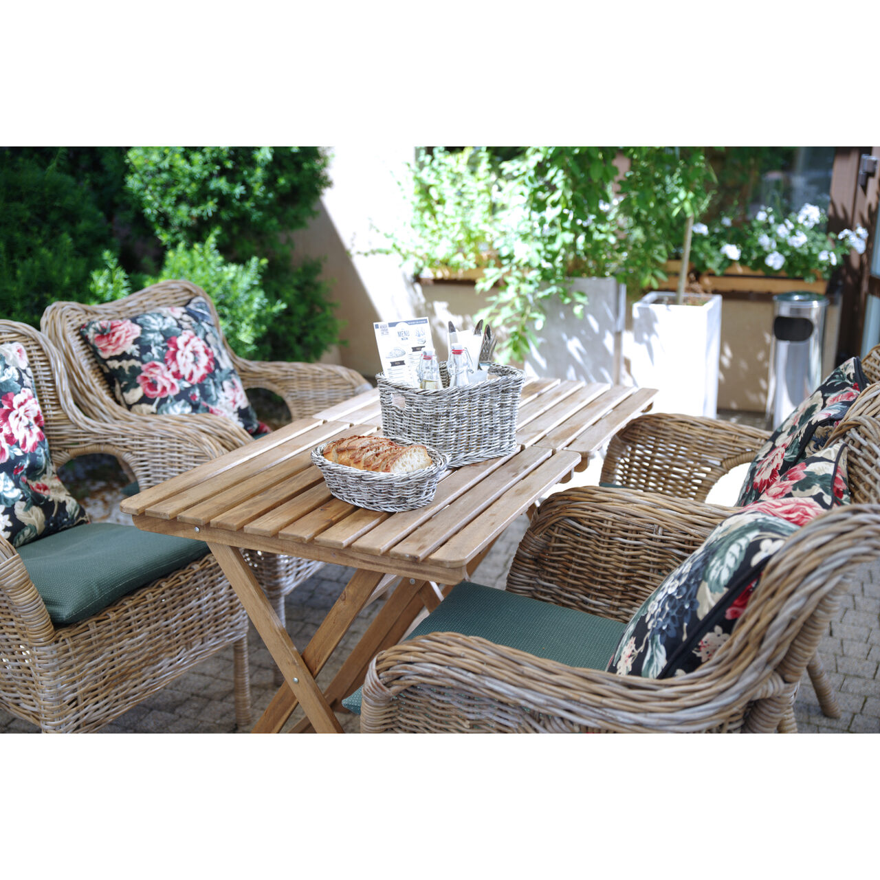 Плетёная корзина для столовых приборов и оливьеры, чёрная, 4 отделения, 260×180×150 мм